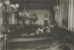 1912 - Imagen del salón de plenos del Ayu…